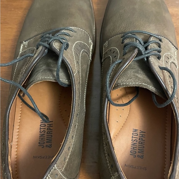 Size 11.5 Johnston & Murphy Brown Sheepskin Lace Ups - Picture 4 of 4